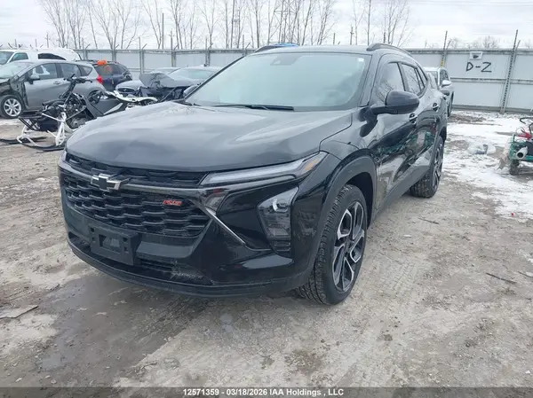 KL77LJE28SC119399 2025 CHEVROLET TRAX - Image 2