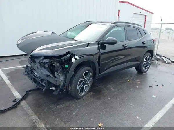 KL77LJEP0SC009457 2025 CHEVROLET TRAX - Image 2