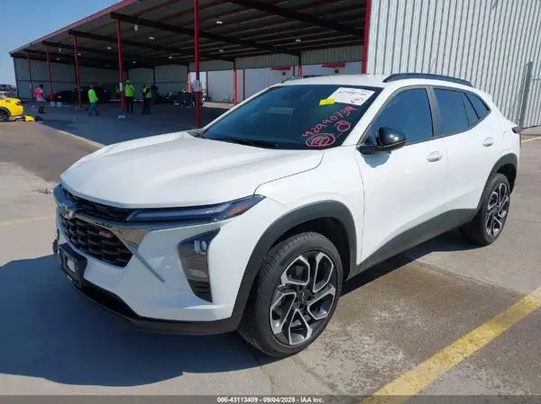 KL77LJEP0SC044127 2025 CHEVROLET TRAX - Image 2