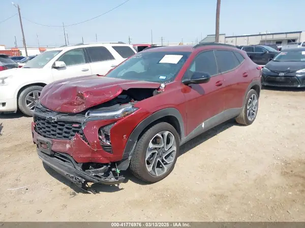 KL77LJEP0SC047531 2025 CHEVROLET TRAX - Image 2