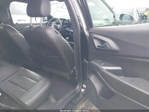 KL77LJEP0SC058836 2025 CHEVROLET TRAX - Image 8