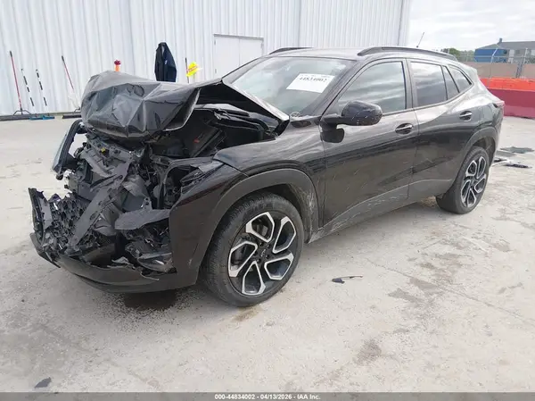 KL77LJEP0SC063244 2025 CHEVROLET TRAX - Image 2