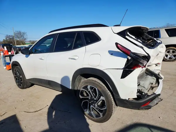 KL77LJEP0SC084627 2025 CHEVROLET TRAX - Image 2