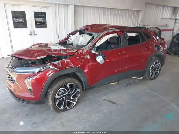 KL77LJEP0SC097569 2025 CHEVROLET TRAX - Image 2