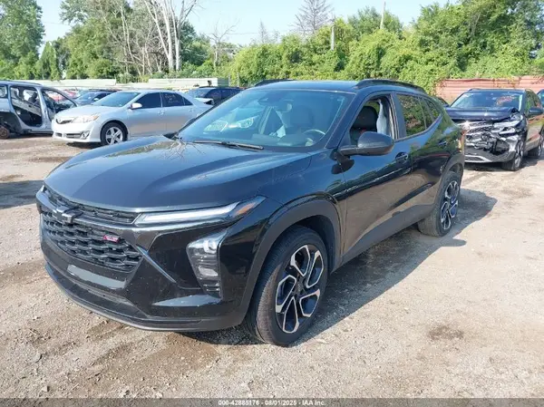 KL77LJEP0SC127931 2025 CHEVROLET TRAX - Image 2