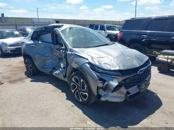 KL77LJEP0SC247955 2025 CHEVROLET TRAX - Image 1