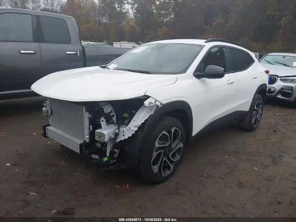 KL77LJEP0SC263105 2025 CHEVROLET TRAX - Image 2