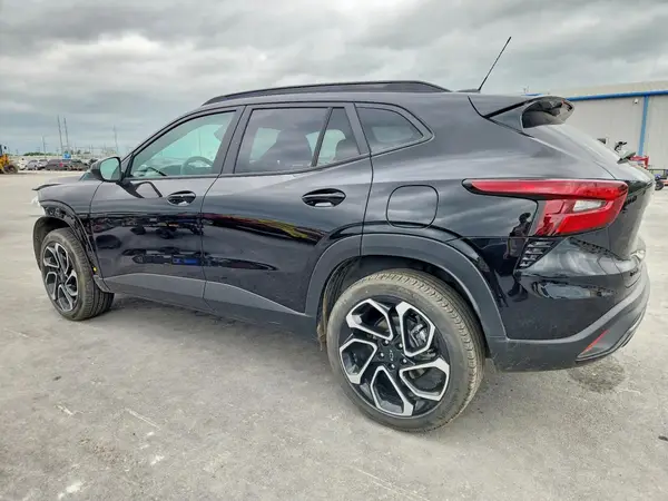 KL77LJEP0SC263878 2025 CHEVROLET TRAX - Image 2