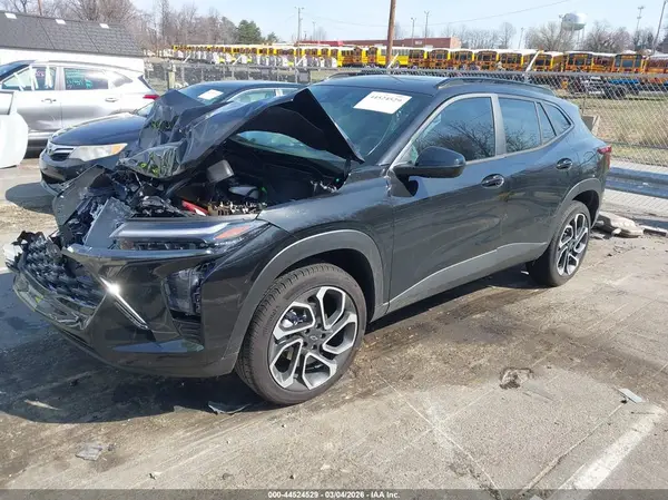 KL77LJEP0SC323075 2025 CHEVROLET TRAX - Image 2