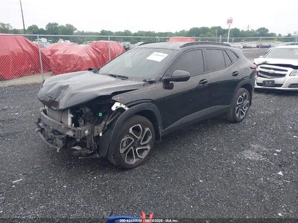 KL77LJEP1SC001254 2025 CHEVROLET TRAX - Image 2