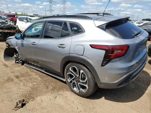 KL77LJEP1SC008995 2025 CHEVROLET TRAX - Image 2