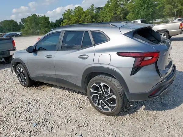 KL77LJEP1SC009404 2025 CHEVROLET TRAX - Image 2
