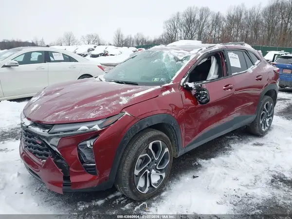 KL77LJEP1SC053046 2025 CHEVROLET TRAX - Image 2