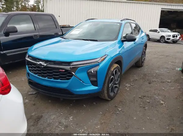 KL77LJEP1SC054875 2025 CHEVROLET TRAX - Image 2