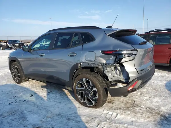 KL77LJEP1SC058795 2025 CHEVROLET TRAX - Image 2