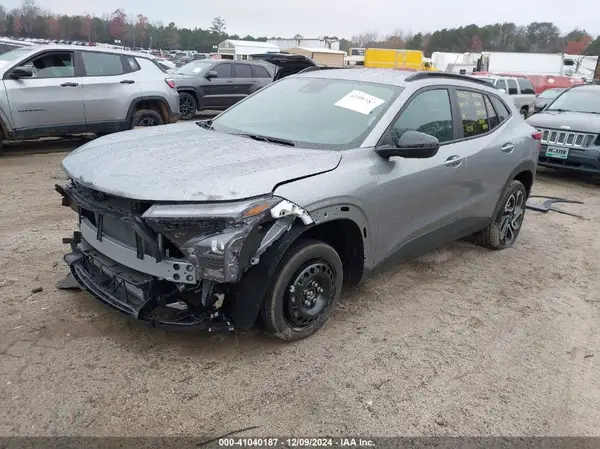 KL77LJEP1SC074902 2025 CHEVROLET TRAX - Image 2
