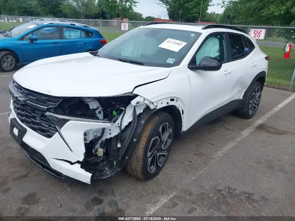 KL77LJEP1SC077606 2025 CHEVROLET TRAX - Image 2