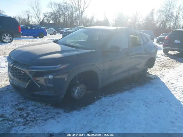 KL77LJEP1SC100642 2025 CHEVROLET TRAX - Image 2