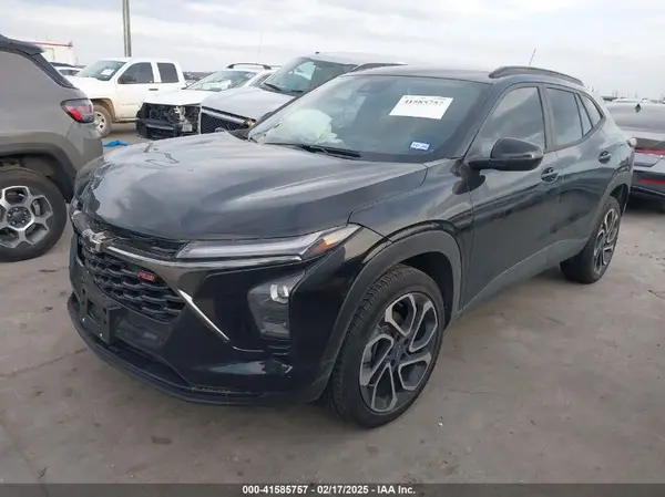 KL77LJEP1SC101628 2025 CHEVROLET TRAX - Image 2