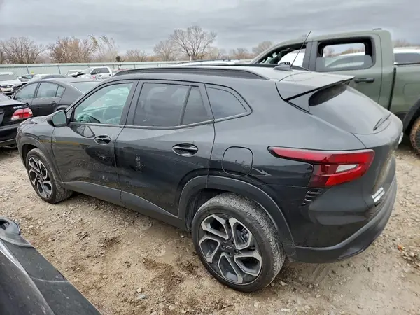 KL77LJEP1SC172893 2025 CHEVROLET TRAX - Image 2