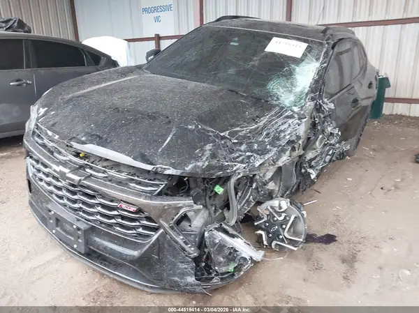 KL77LJEP1SC221574 2025 CHEVROLET TRAX - Image 2