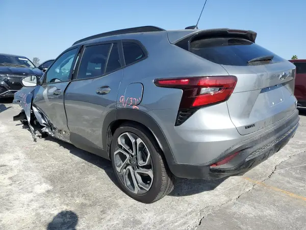KL77LJEP1SC245194 2025 CHEVROLET TRAX - Image 2