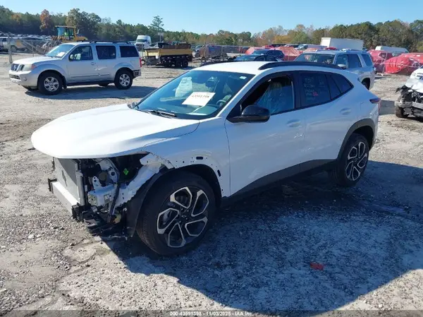 KL77LJEP1SC322968 2025 CHEVROLET TRAX - Image 2
