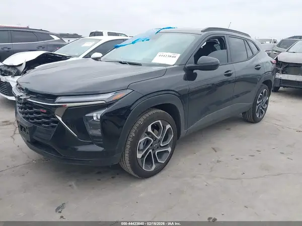 KL77LJEP1TC044297 2026 CHEVROLET TRAX - Image 2