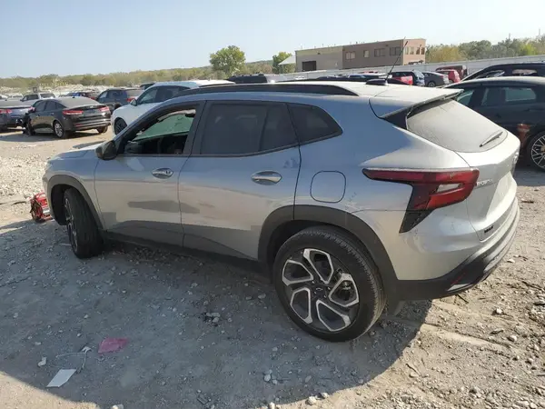 KL77LJEP2SC020167 2025 CHEVROLET TRAX - Image 2