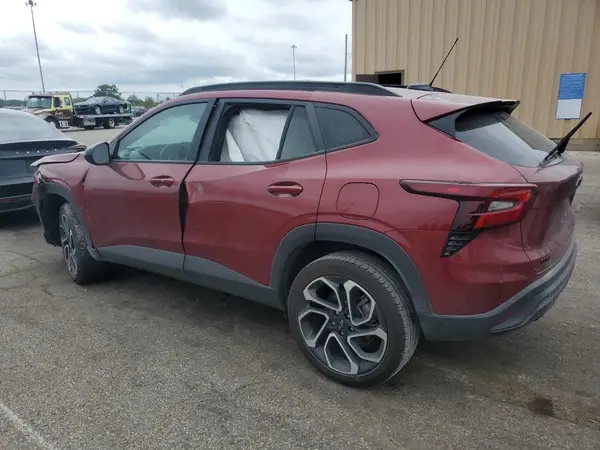 KL77LJEP2SC021285 2025 CHEVROLET TRAX - Image 2