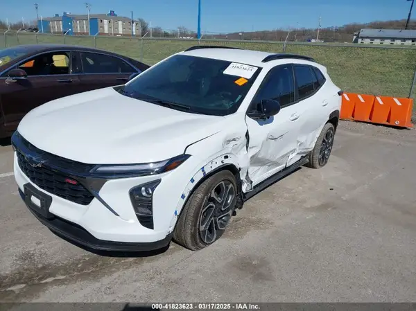 KL77LJEP2SC032397 2025 CHEVROLET TRAX - Image 2