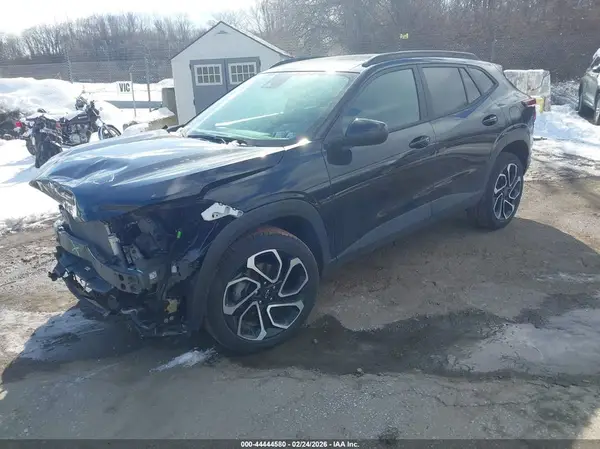 KL77LJEP2SC077534 2025 CHEVROLET TRAX - Image 2