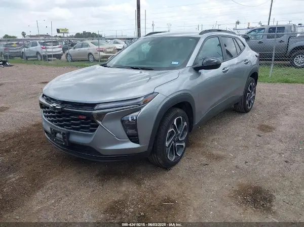 KL77LJEP2SC079249 2025 CHEVROLET TRAX - Image 2