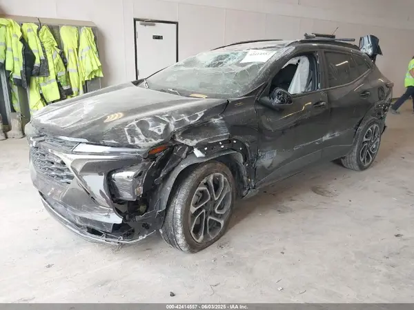 KL77LJEP2SC080689 2025 CHEVROLET TRAX - Image 2