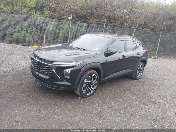 KL77LJEP2SC112542 2025 CHEVROLET TRAX - Image 2