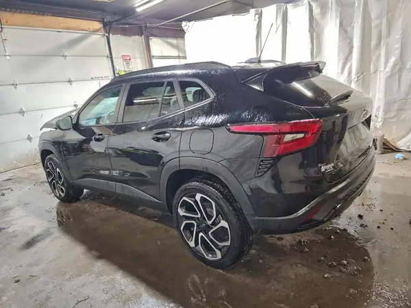 KL77LJEP2SC114498 2025 CHEVROLET TRAX - Image 2