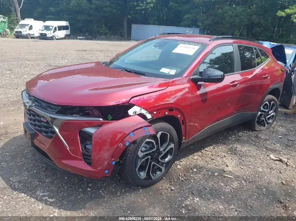 KL77LJEP2SC166553 2025 CHEVROLET TRAX - Image 2