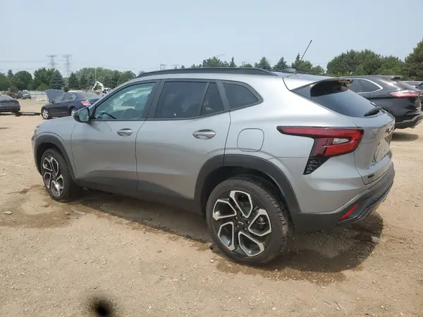 KL77LJEP2SC176032 2025 CHEVROLET TRAX - Image 2