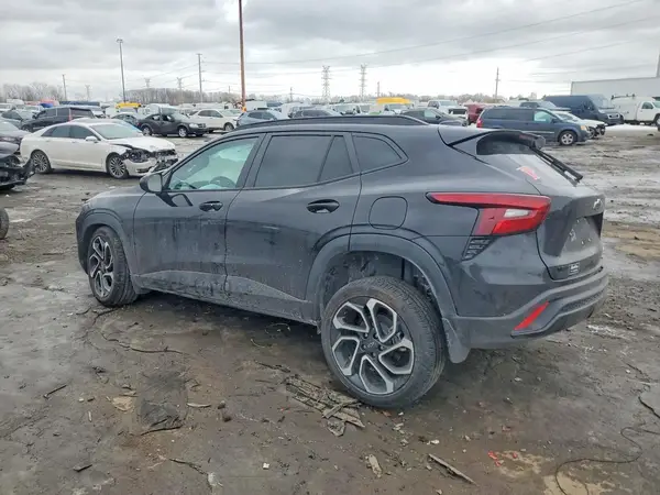 KL77LJEP2SC179688 2025 CHEVROLET TRAX - Image 2