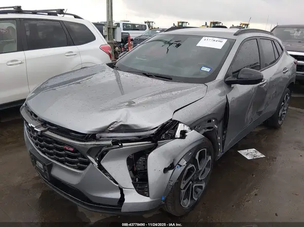 KL77LJEP2SC183062 2025 CHEVROLET TRAX - Image 2