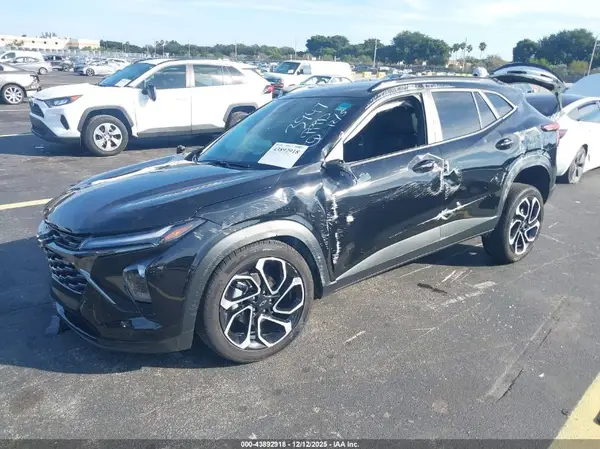 KL77LJEP2SC223947 2025 CHEVROLET TRAX - Image 2