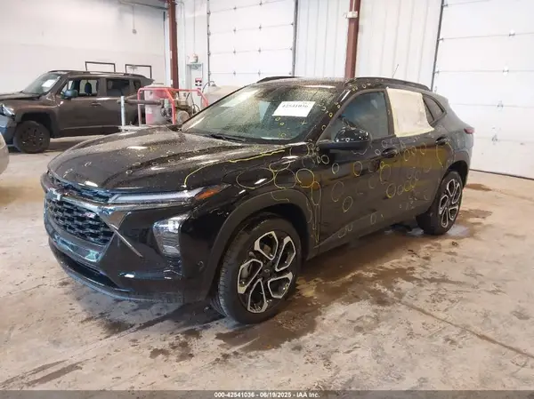 KL77LJEP2SC236214 2025 CHEVROLET TRAX - Image 2