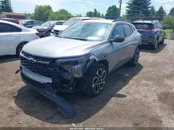 KL77LJEP2SC272937 2025 CHEVROLET TRAX - Image 2