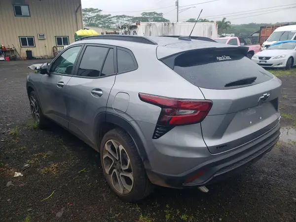 KL77LJEP2SC276499 2025 CHEVROLET TRAX - Image 2