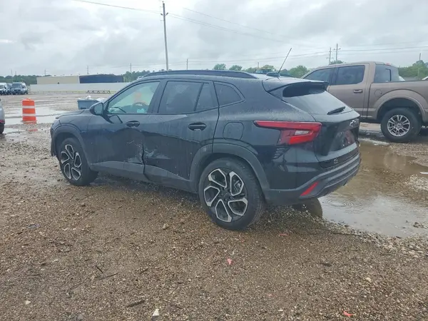 KL77LJEP2SC322543 2025 CHEVROLET TRAX - Image 2