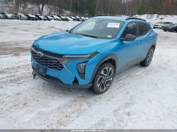 KL77LJEP2SC328326 2025 CHEVROLET TRAX - Image 2