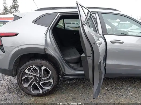 KL77LJEP2SC335485 2025 CHEVROLET TRAX - Image 8