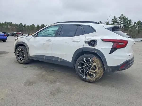 KL77LJEP2SC335941 2025 CHEVROLET TRAX - Image 2