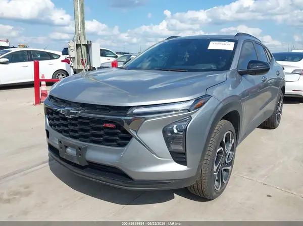 KL77LJEP2SC337611 2025 CHEVROLET TRAX - Image 2