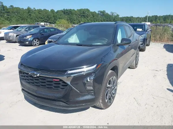 KL77LJEP3SC009551 2025 CHEVROLET TRAX - Image 2
